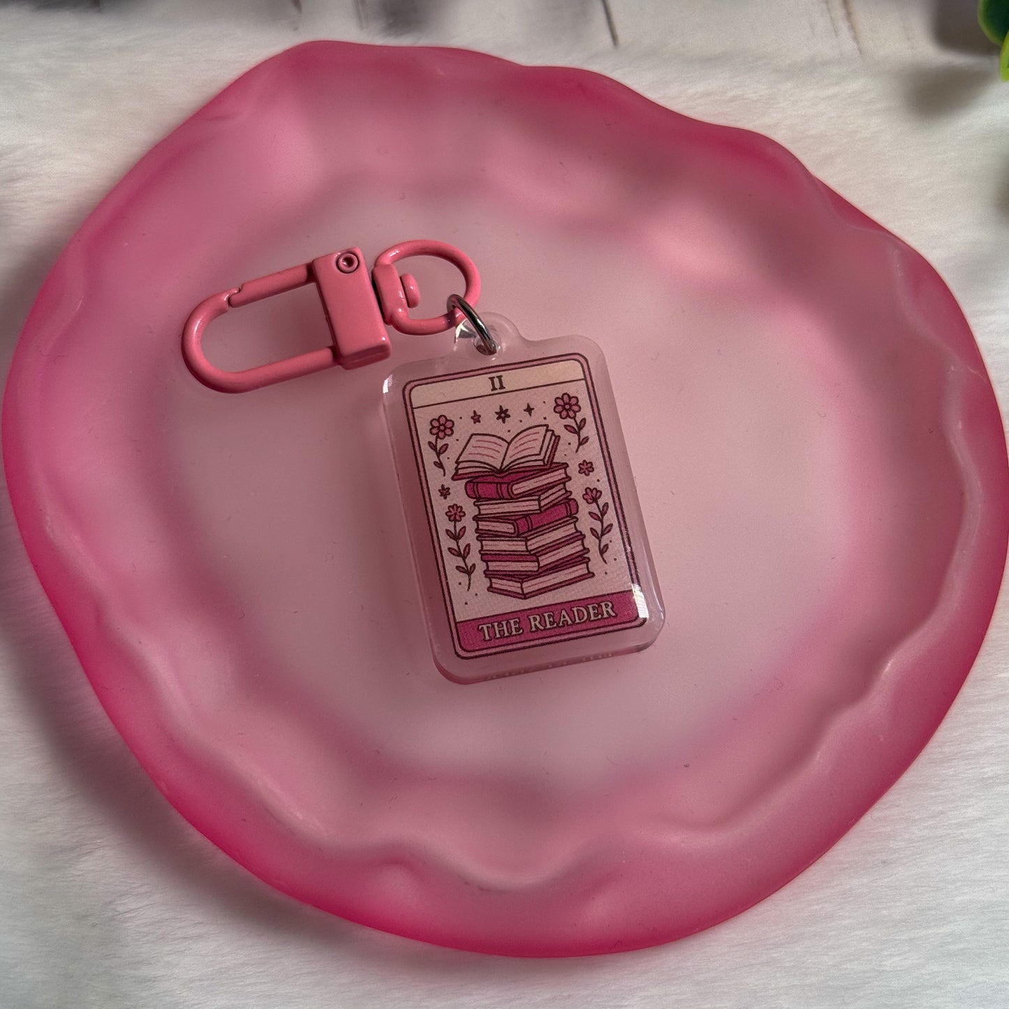 The Girlie Reader Tarot Keyring