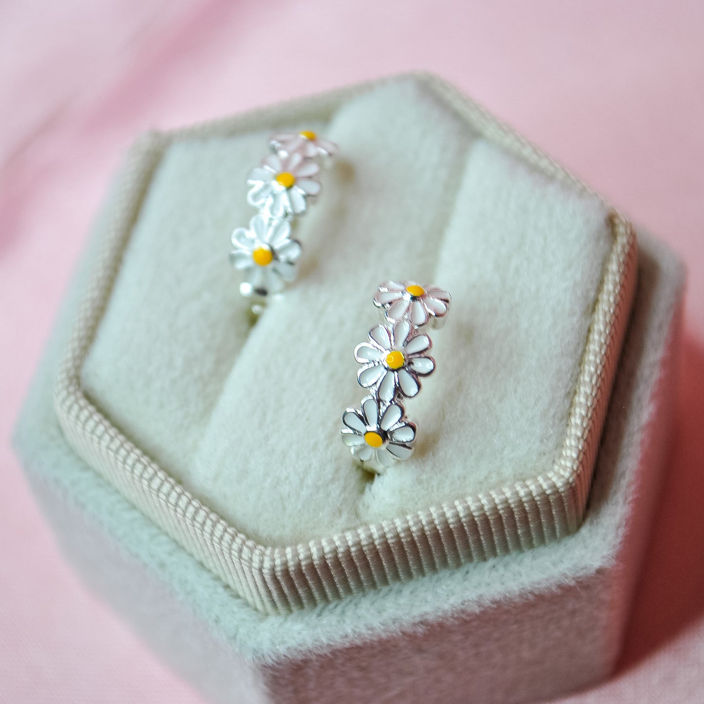 Cute Daisy Cluster Huggies