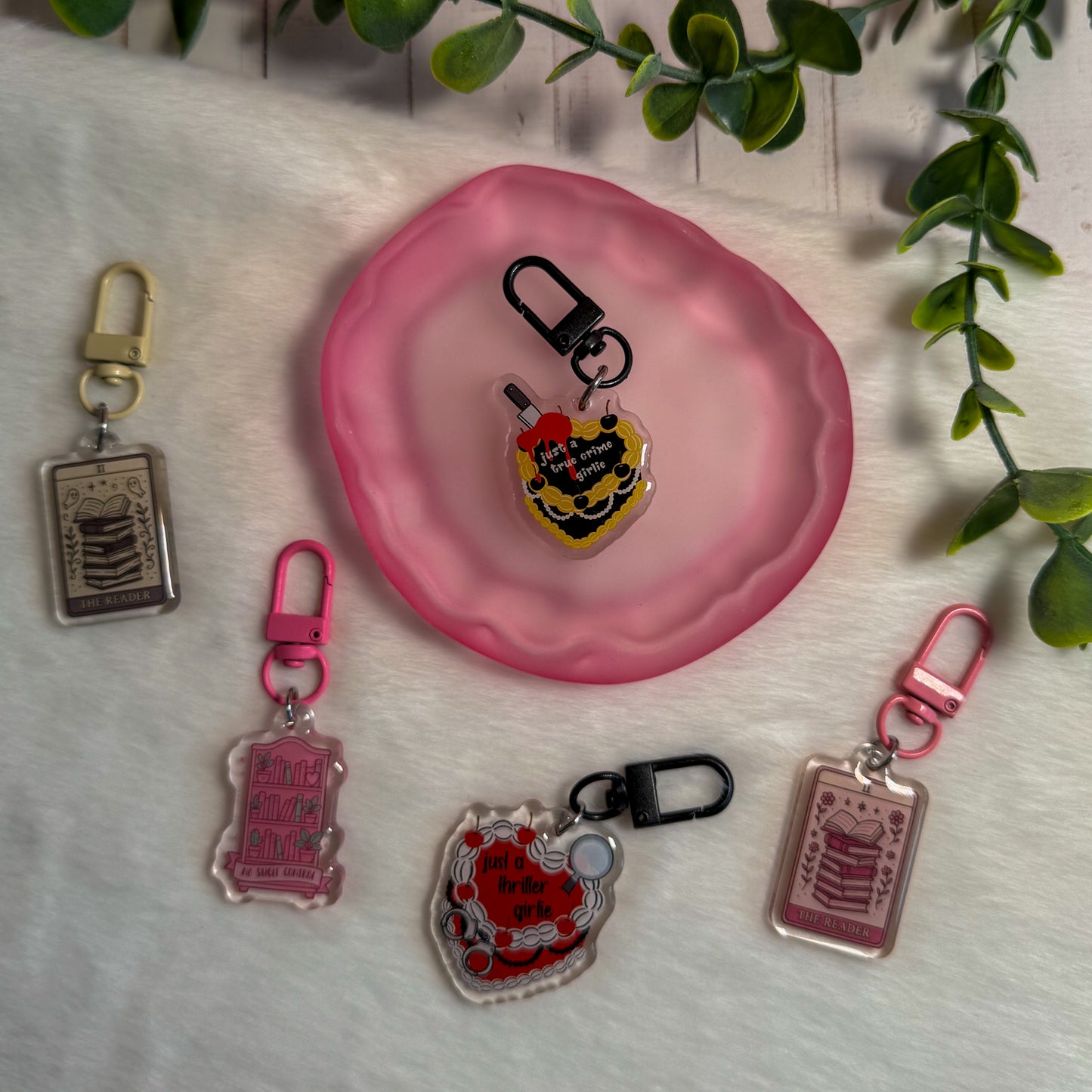 The Girlie Reader Tarot Keyring