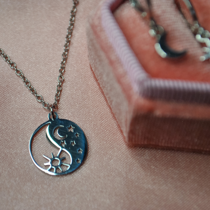 Sonne und Mond Yin Yang Disc Halskette