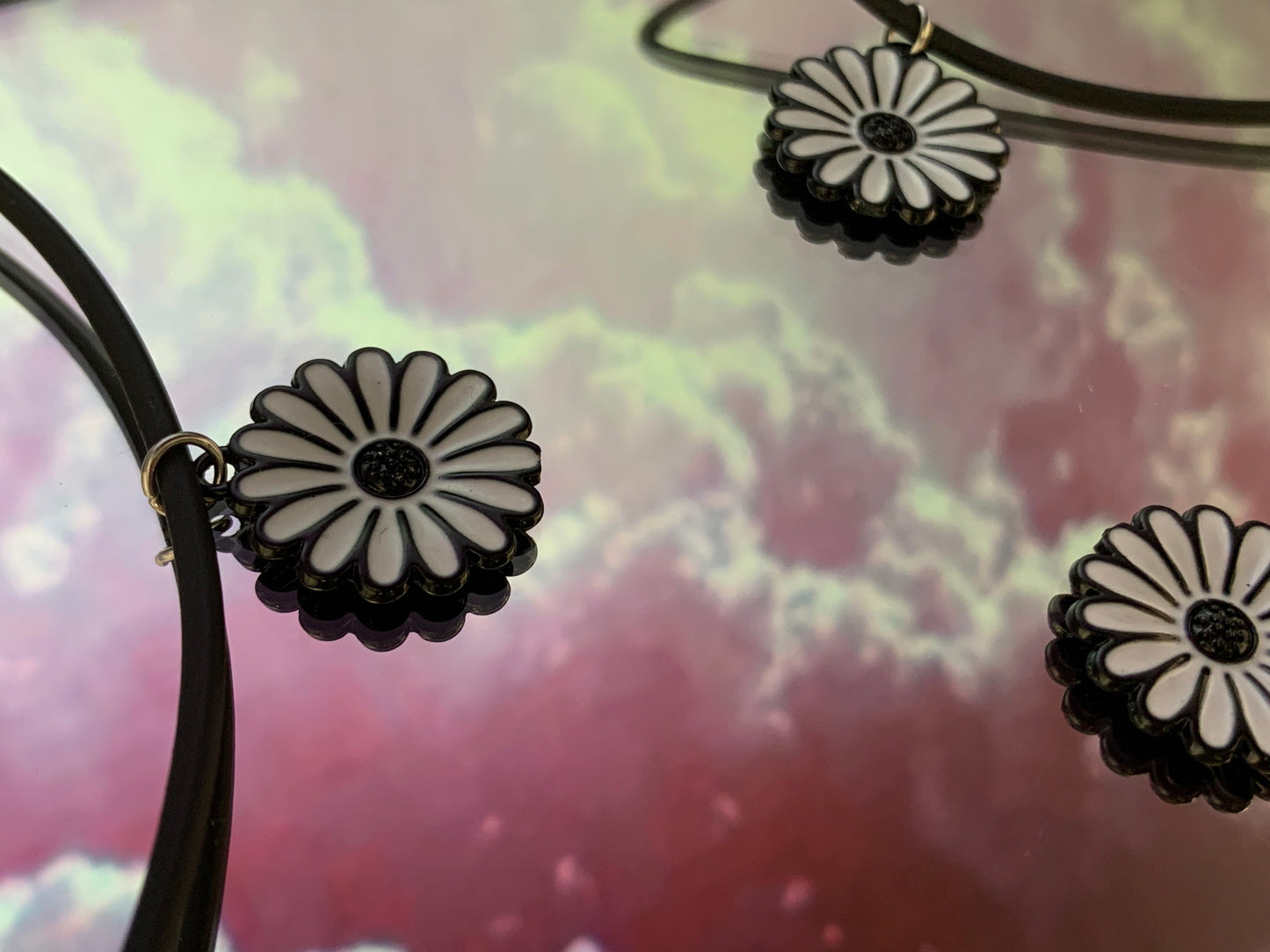 Black and White Daisy Choker - Lxyclr Authentic