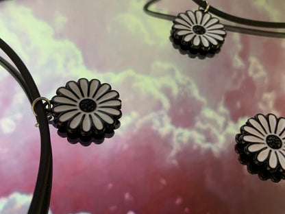 Black and White Daisy Choker - Lxyclr Authentic