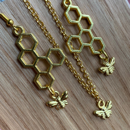 Simple Gold Bee Charm Necklace - Lxyclr Authentic