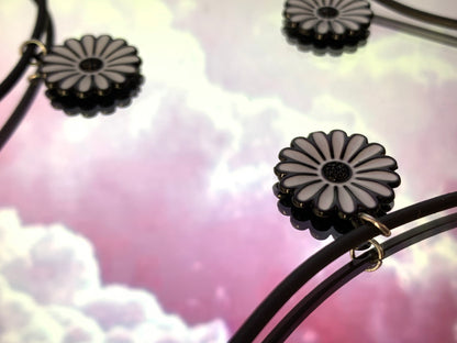 Black and White Daisy Choker - Lxyclr Authentic