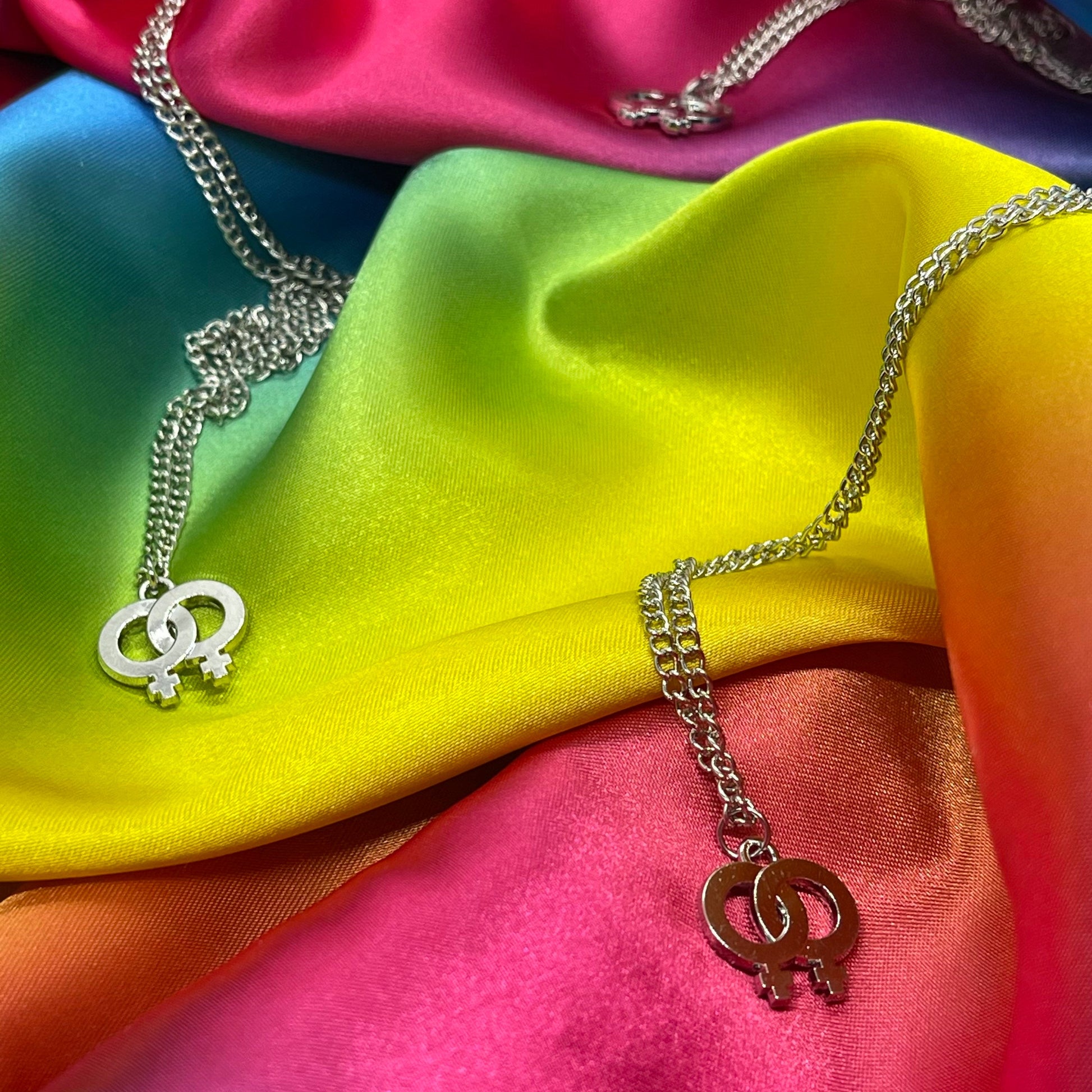 Double Venus/Double Female Charm Chain - Lxyclr Authentic