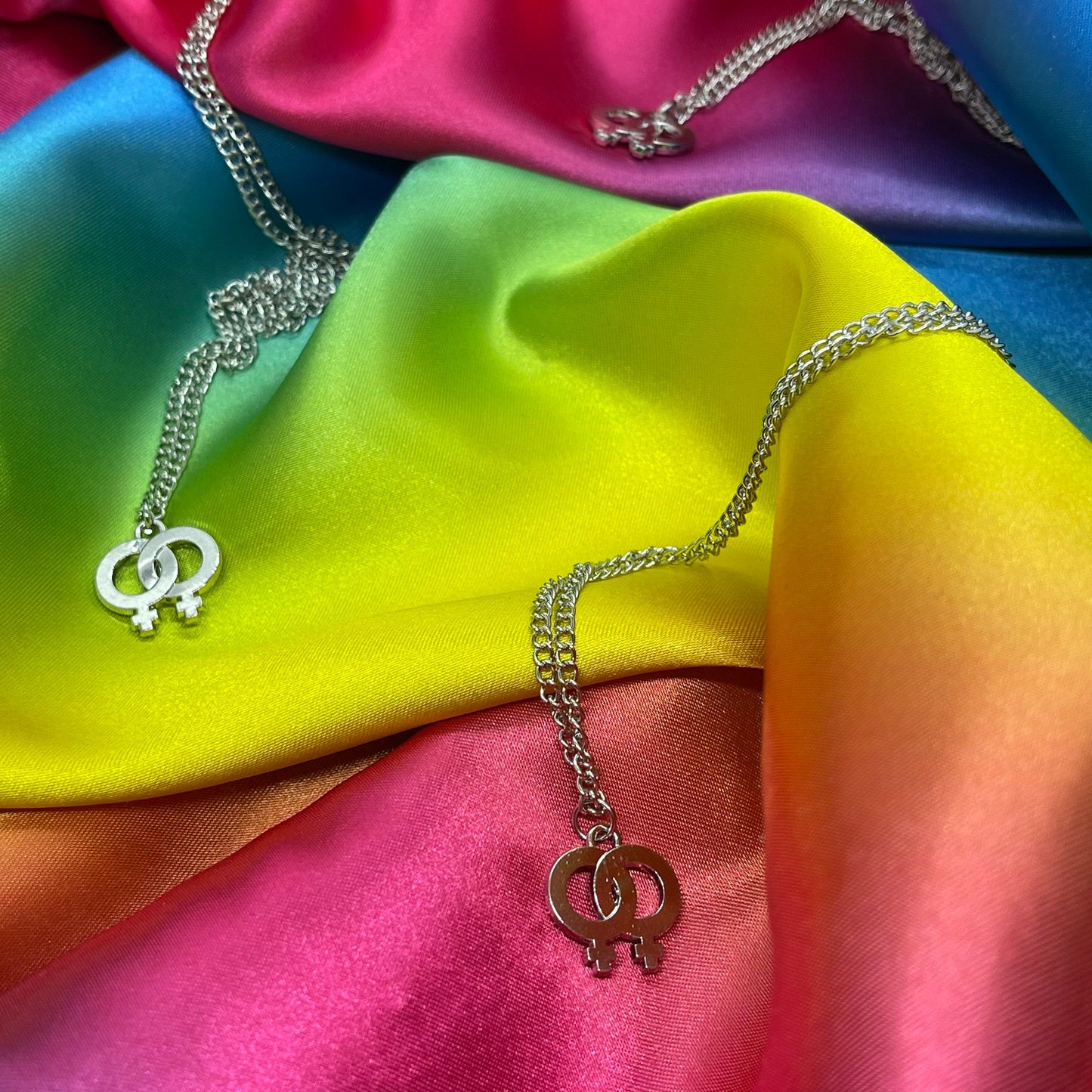 Double Venus/Double Female Charm Chain - Lxyclr Authentic